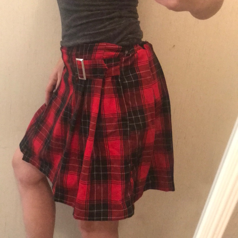 Red plaid pleated skirt! Hot! Medium